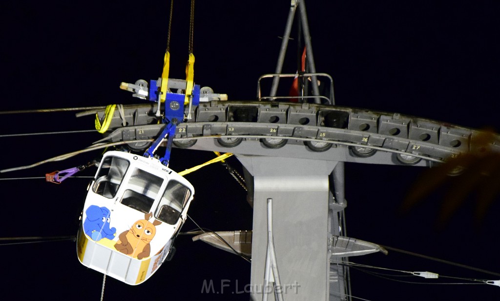 Koelner Seilbahn Gondel blieb haengen Koeln Linksrheinisch P931.JPG - Miklos Laubert